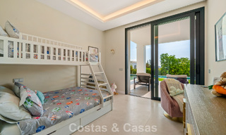 Exclusieve villa met zeezicht te koop, in een beveiligde urbanisatie in La Quinta, Marbella - Benahavis 788558 