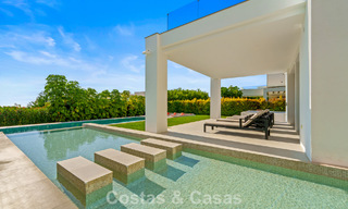 Exclusieve villa met zeezicht te koop, in een beveiligde urbanisatie in La Quinta, Marbella - Benahavis 788563 