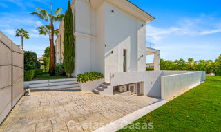 Exclusieve villa met zeezicht te koop, in een beveiligde urbanisatie in La Quinta, Marbella - Benahavis 788567 