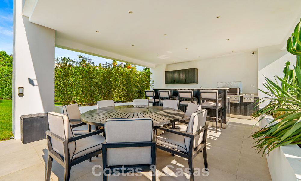 Exclusieve villa met zeezicht te koop, in een beveiligde urbanisatie in La Quinta, Marbella - Benahavis 788570