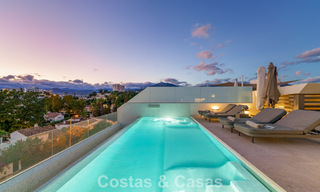 Minimalistische luxewoning met panoramisch zeezicht te koop in een prestigieus gated complex in Nueva Andalucia, Marbella 788591 