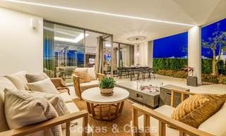 Minimalistische luxewoning met panoramisch zeezicht te koop in een prestigieus gated complex in Nueva Andalucia, Marbella 788593 