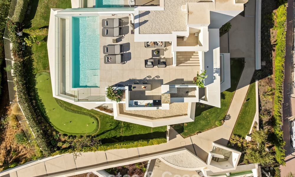 Minimalistische luxewoning met panoramisch zeezicht te koop in een prestigieus gated complex in Nueva Andalucia, Marbella 788603