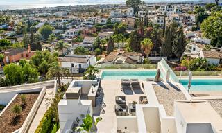 Minimalistische luxewoning met panoramisch zeezicht te koop in een prestigieus gated complex in Nueva Andalucia, Marbella 788606 