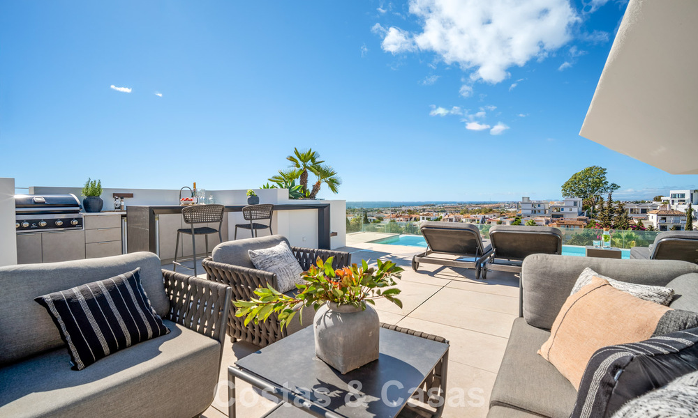 Minimalistische luxewoning met panoramisch zeezicht te koop in een prestigieus gated complex in Nueva Andalucia, Marbella 788607