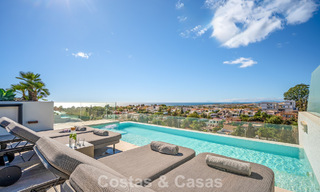 Minimalistische luxewoning met panoramisch zeezicht te koop in een prestigieus gated complex in Nueva Andalucia, Marbella 788609 