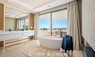 Minimalistische luxewoning met panoramisch zeezicht te koop in een prestigieus gated complex in Nueva Andalucia, Marbella 788620 