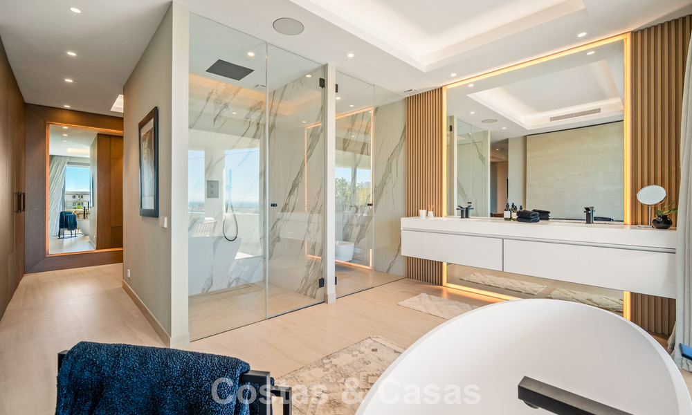 Minimalistische luxewoning met panoramisch zeezicht te koop in een prestigieus gated complex in Nueva Andalucia, Marbella 788622