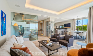 Minimalistische luxewoning met panoramisch zeezicht te koop in een prestigieus gated complex in Nueva Andalucia, Marbella 788628 