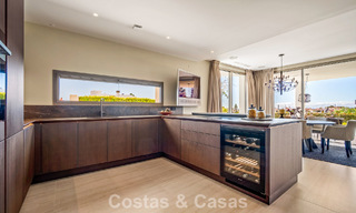 Minimalistische luxewoning met panoramisch zeezicht te koop in een prestigieus gated complex in Nueva Andalucia, Marbella 788633 