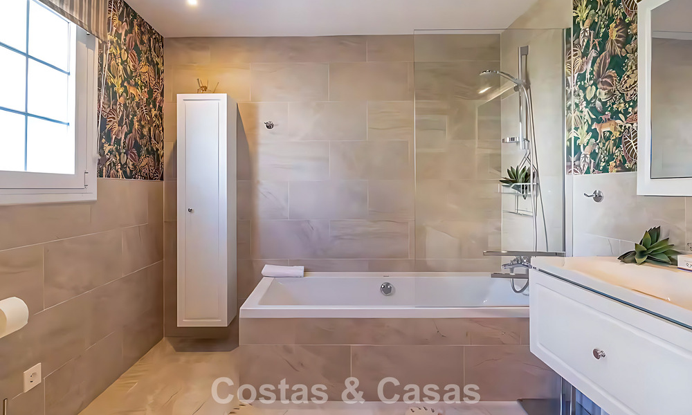 Ruime villa met mediterrane bouwstijl te koop in een gewilde urbanisatie van Marbella - Benahavis 788674
