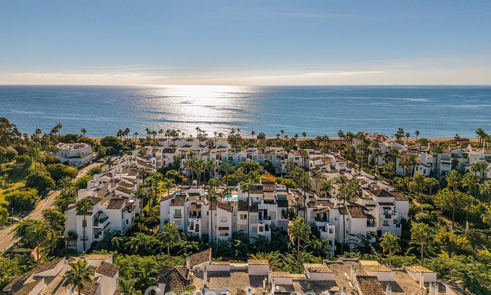 Gemoderniseerd appartement met zeezicht te koop in een strandcomplex op de New Golden Mile tussen Marbella en Estepona 788780