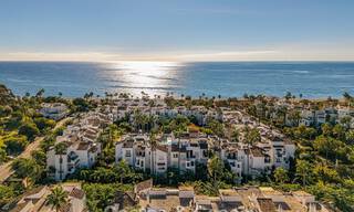 Gemoderniseerd appartement met zeezicht te koop in een strandcomplex op de New Golden Mile tussen Marbella en Estepona 788780 