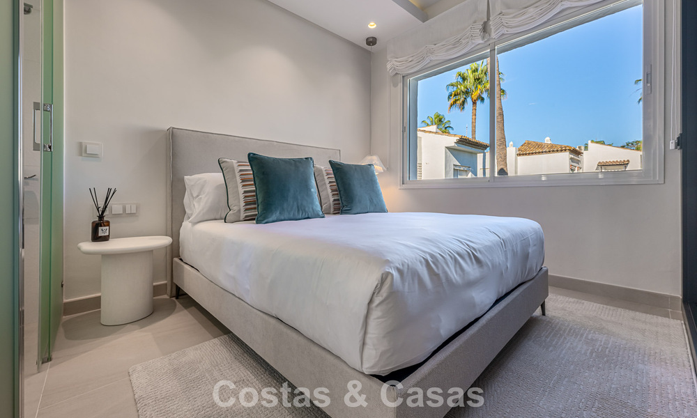 Gemoderniseerd appartement met zeezicht te koop in een strandcomplex op de New Golden Mile tussen Marbella en Estepona 788784