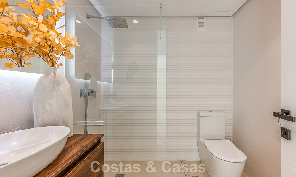 Gemoderniseerd appartement met zeezicht te koop in een strandcomplex op de New Golden Mile tussen Marbella en Estepona 788788