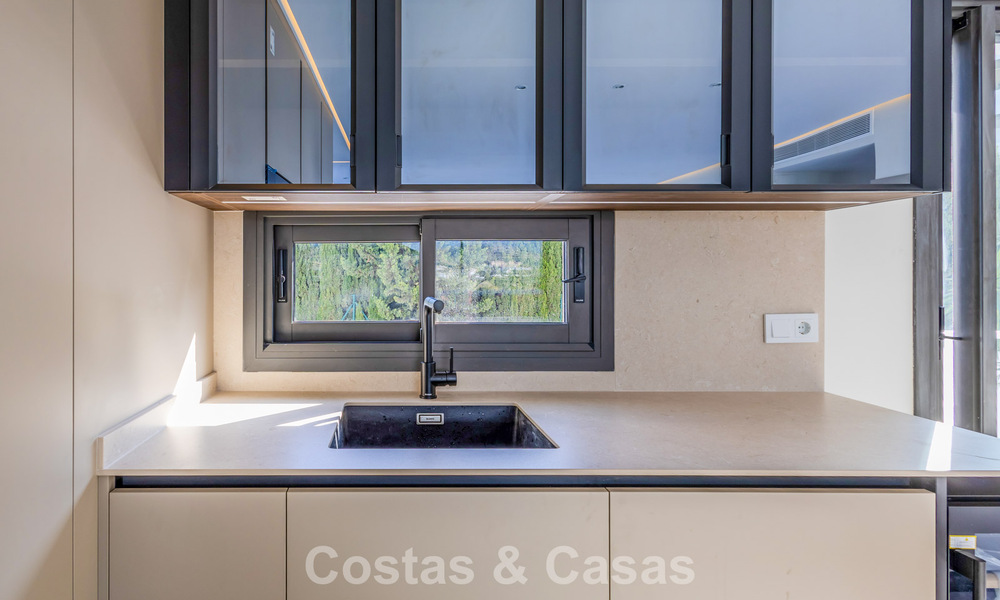 Eersteklas gerenoveerd appartement te koop op loopafstand van alles in Nueva Andalucia, Marbella 789712