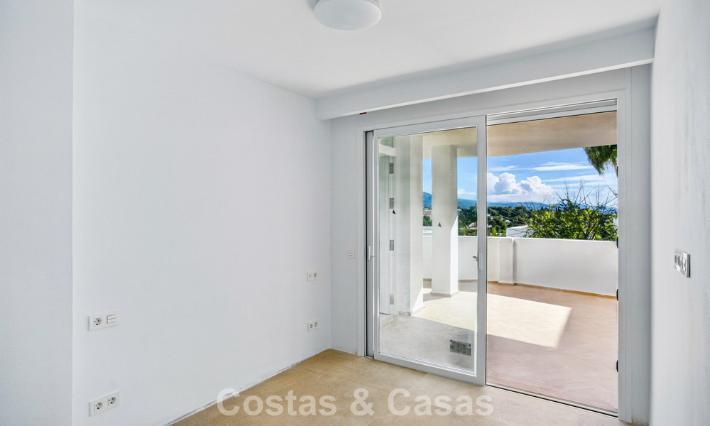 Luxueus appartement te koop met panoramisch uitzicht en op loopafstand van Puerto Banus in Nueva Andalucia, Marbella 789763