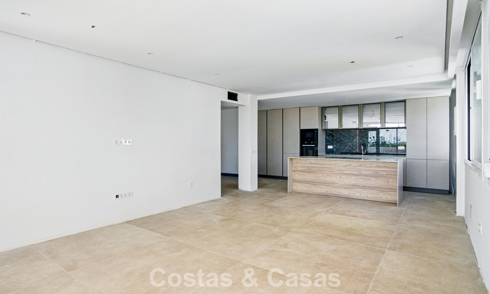 Luxueus appartement te koop met panoramisch uitzicht en op loopafstand van Puerto Banus in Nueva Andalucia, Marbella 789764