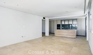 Luxueus appartement te koop met panoramisch uitzicht en op loopafstand van Puerto Banus in Nueva Andalucia, Marbella 789764 