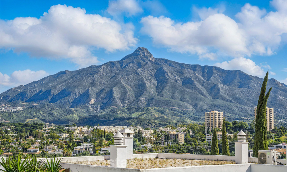 Luxueus appartement te koop met panoramisch uitzicht en op loopafstand van Puerto Banus in Nueva Andalucia, Marbella 789774