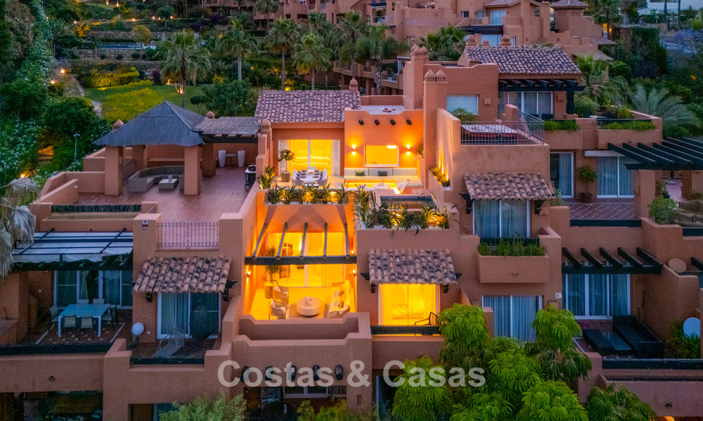 Duplex penthouse in Andalusische bouwstijl met een eigentijds interieur te koop in Nueva Andalucia, Marbella 789801