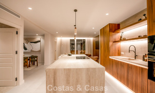 Duplex penthouse in Andalusische bouwstijl met een eigentijds interieur te koop in Nueva Andalucia, Marbella 789804 