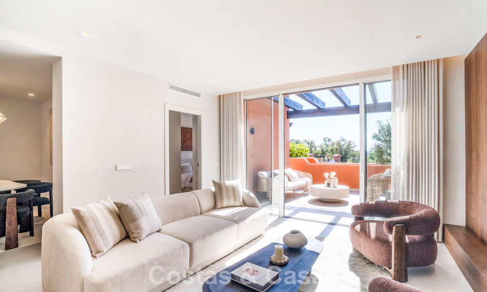 Duplex penthouse in Andalusische bouwstijl met een eigentijds interieur te koop in Nueva Andalucia, Marbella 789808