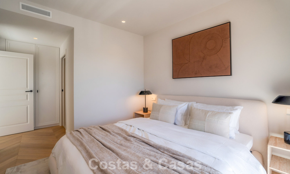 Duplex penthouse in Andalusische bouwstijl met een eigentijds interieur te koop in Nueva Andalucia, Marbella 789812