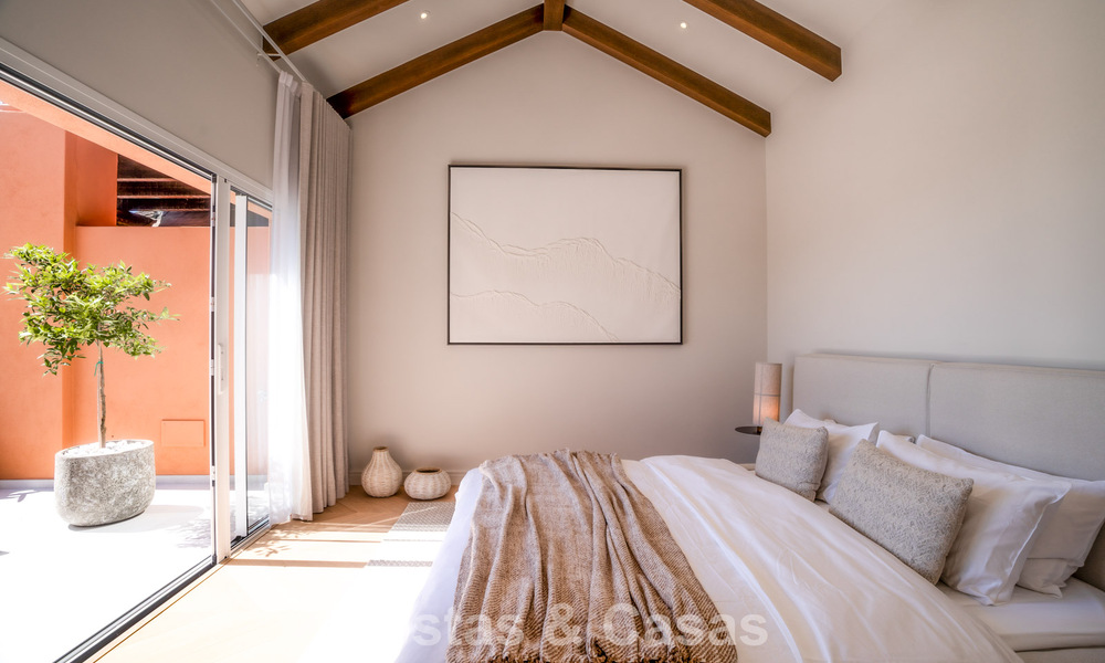 Duplex penthouse in Andalusische bouwstijl met een eigentijds interieur te koop in Nueva Andalucia, Marbella 789813