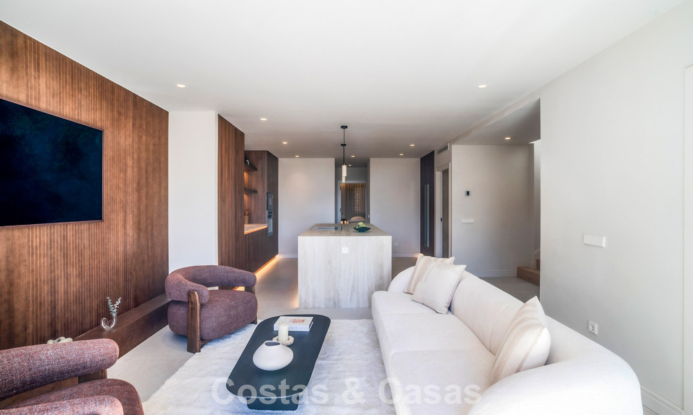 Duplex penthouse in Andalusische bouwstijl met een eigentijds interieur te koop in Nueva Andalucia, Marbella 789817