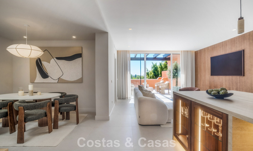 Duplex penthouse in Andalusische bouwstijl met een eigentijds interieur te koop in Nueva Andalucia, Marbella 789819