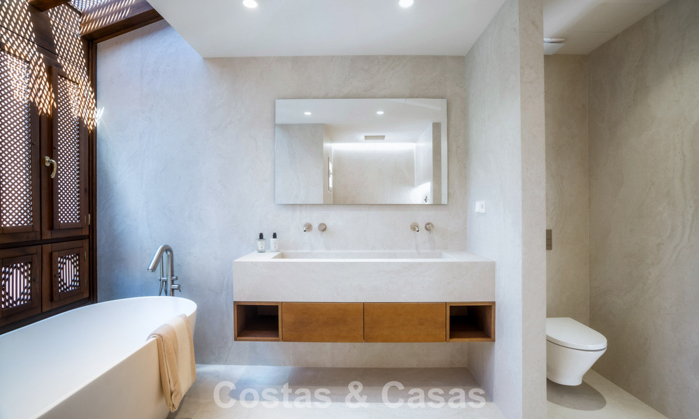 Duplex penthouse in Andalusische bouwstijl met een eigentijds interieur te koop in Nueva Andalucia, Marbella 789830