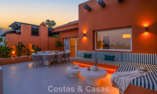 Duplex penthouse in Andalusische bouwstijl met een eigentijds interieur te koop in Nueva Andalucia, Marbella 789841 