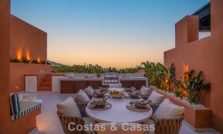 Duplex penthouse in Andalusische bouwstijl met een eigentijds interieur te koop in Nueva Andalucia, Marbella 789842 