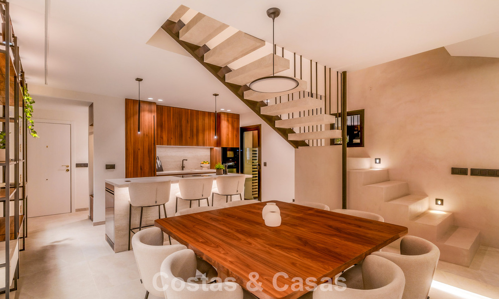 Modern gerenoveerd duplex penthouse met zeezicht te koop op wandelafstand van Puerto Banus, Marbella 789132