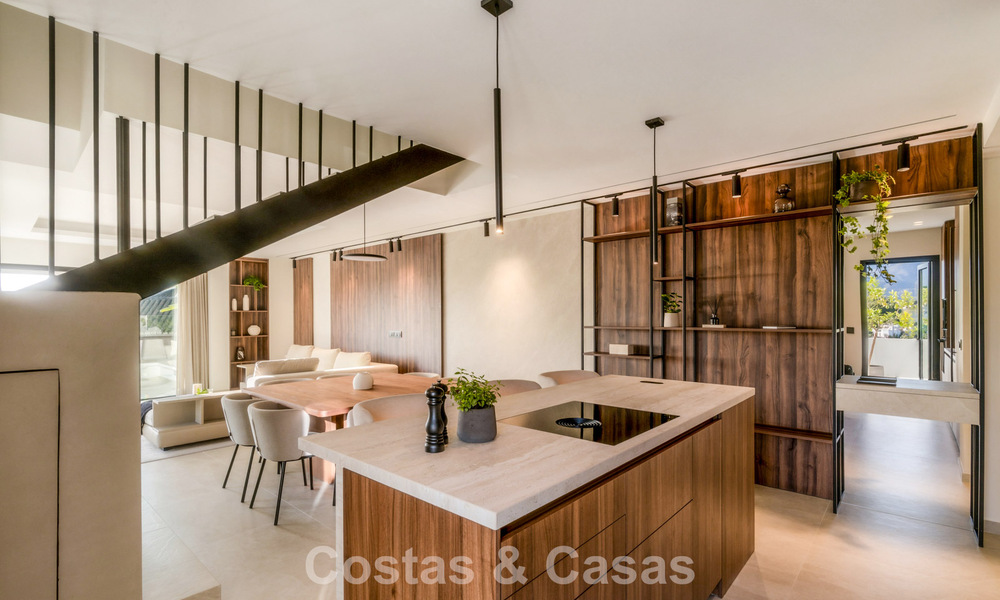 Modern gerenoveerd duplex penthouse met zeezicht te koop op wandelafstand van Puerto Banus, Marbella 789134