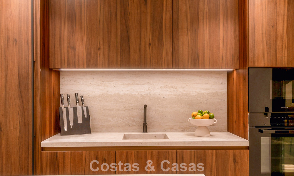 Modern gerenoveerd duplex penthouse met zeezicht te koop op wandelafstand van Puerto Banus, Marbella 789137