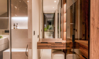 Modern gerenoveerd duplex penthouse met zeezicht te koop op wandelafstand van Puerto Banus, Marbella 789139 