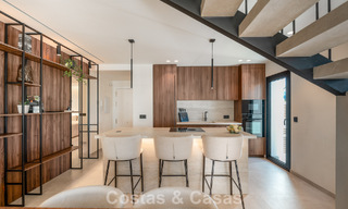 Modern gerenoveerd duplex penthouse met zeezicht te koop op wandelafstand van Puerto Banus, Marbella 789140 