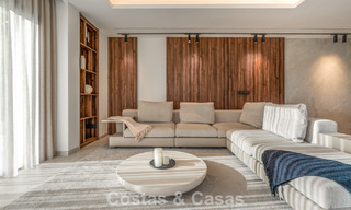 Modern gerenoveerd duplex penthouse met zeezicht te koop op wandelafstand van Puerto Banus, Marbella 789141 