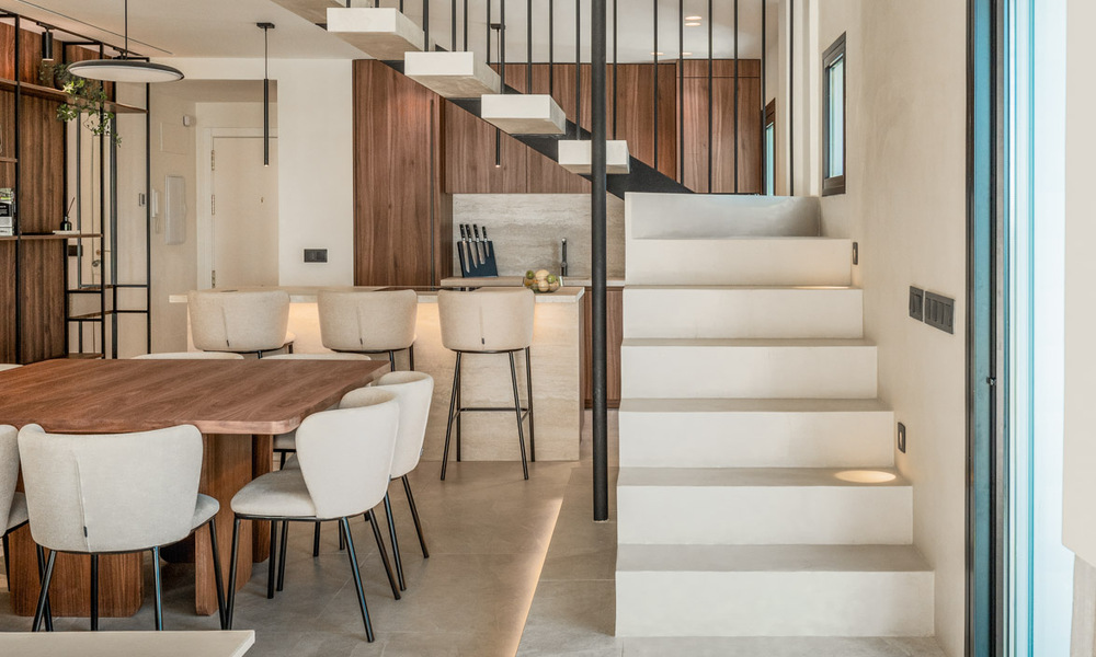 Modern gerenoveerd duplex penthouse met zeezicht te koop op wandelafstand van Puerto Banus, Marbella 789145