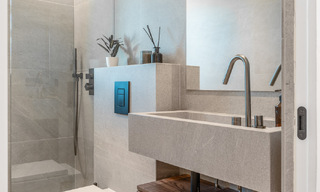 Modern gerenoveerd duplex penthouse met zeezicht te koop op wandelafstand van Puerto Banus, Marbella 789151 