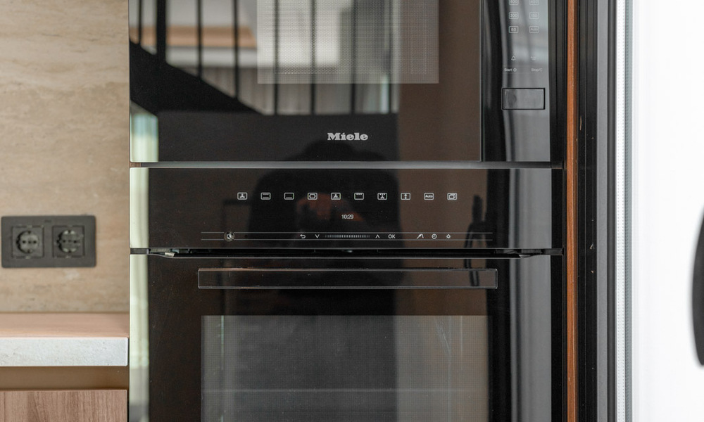 Modern gerenoveerd duplex penthouse met zeezicht te koop op wandelafstand van Puerto Banus, Marbella 789156