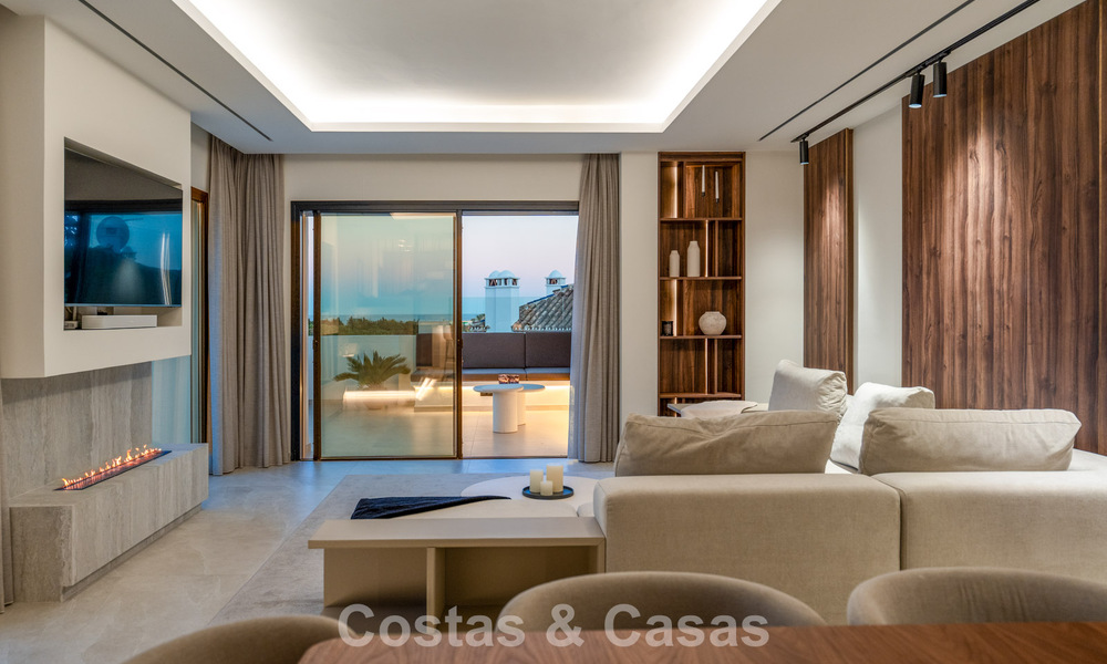 Modern gerenoveerd duplex penthouse met zeezicht te koop op wandelafstand van Puerto Banus, Marbella 789161