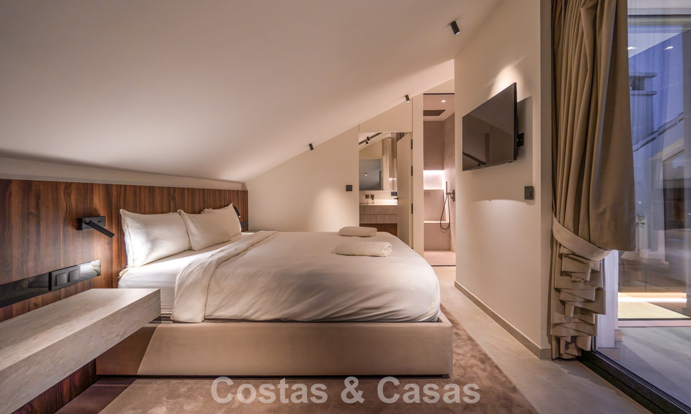 Modern gerenoveerd duplex penthouse met zeezicht te koop op wandelafstand van Puerto Banus, Marbella 789162