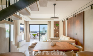 Modern gerenoveerd duplex penthouse met zeezicht te koop op wandelafstand van Puerto Banus, Marbella 789164 