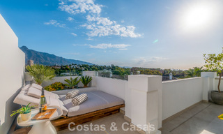 Modern gerenoveerd duplex penthouse met zeezicht te koop op wandelafstand van Puerto Banus, Marbella 789165 