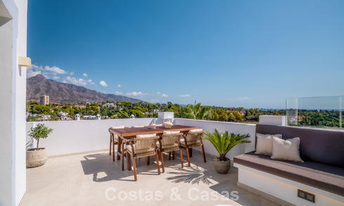 Modern gerenoveerd duplex penthouse met zeezicht te koop op wandelafstand van Puerto Banus, Marbella 789173