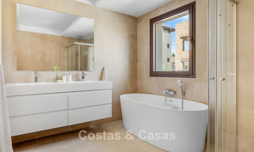 Instapklare luxevilla met moderne architectuur en panoramisch zeezicht te koop in Marbella - Benahavis 788937