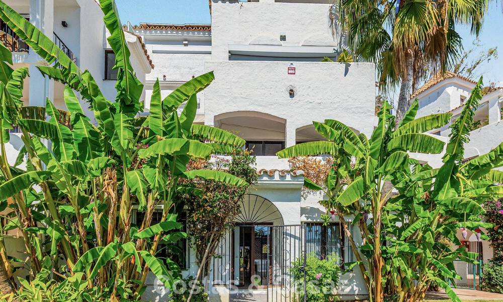 Gerenoveerd luxe appartement te koop op een steenworp van het strand en het centrum van Puerto Banus, Marbella 789024